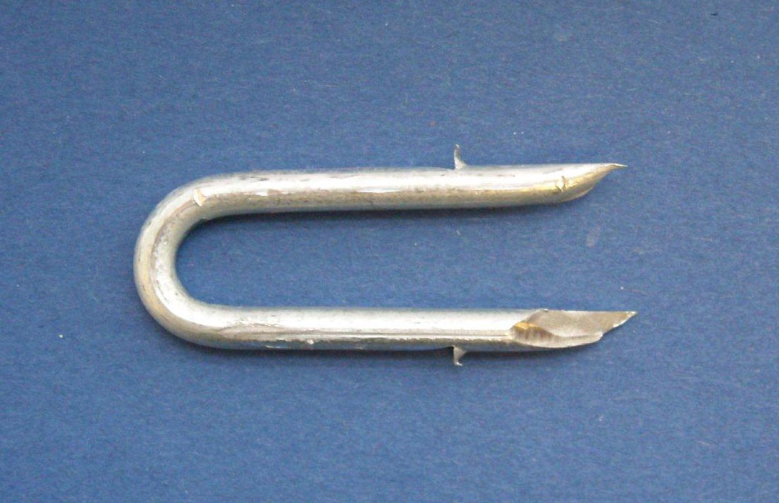 1 1/2" X 8 Galv Barbed Fence Staples 20 Kg