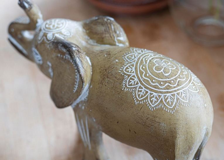 Vida Motif Resin Graceful Elephant