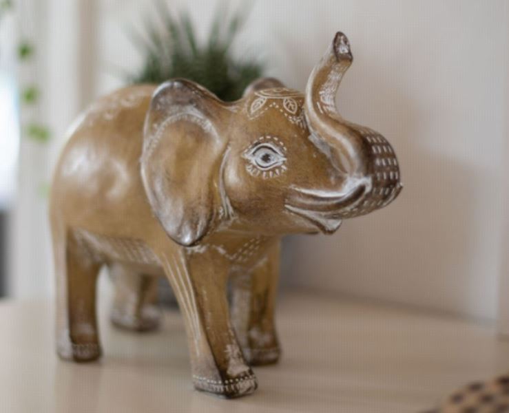 Vida Motif Resin Graceful Elephant