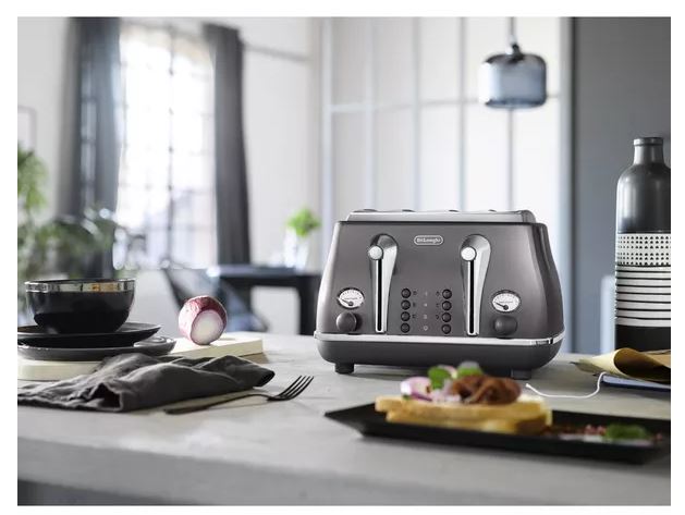 Delonghi Metallics 4 Slice Metal Toaster Grey