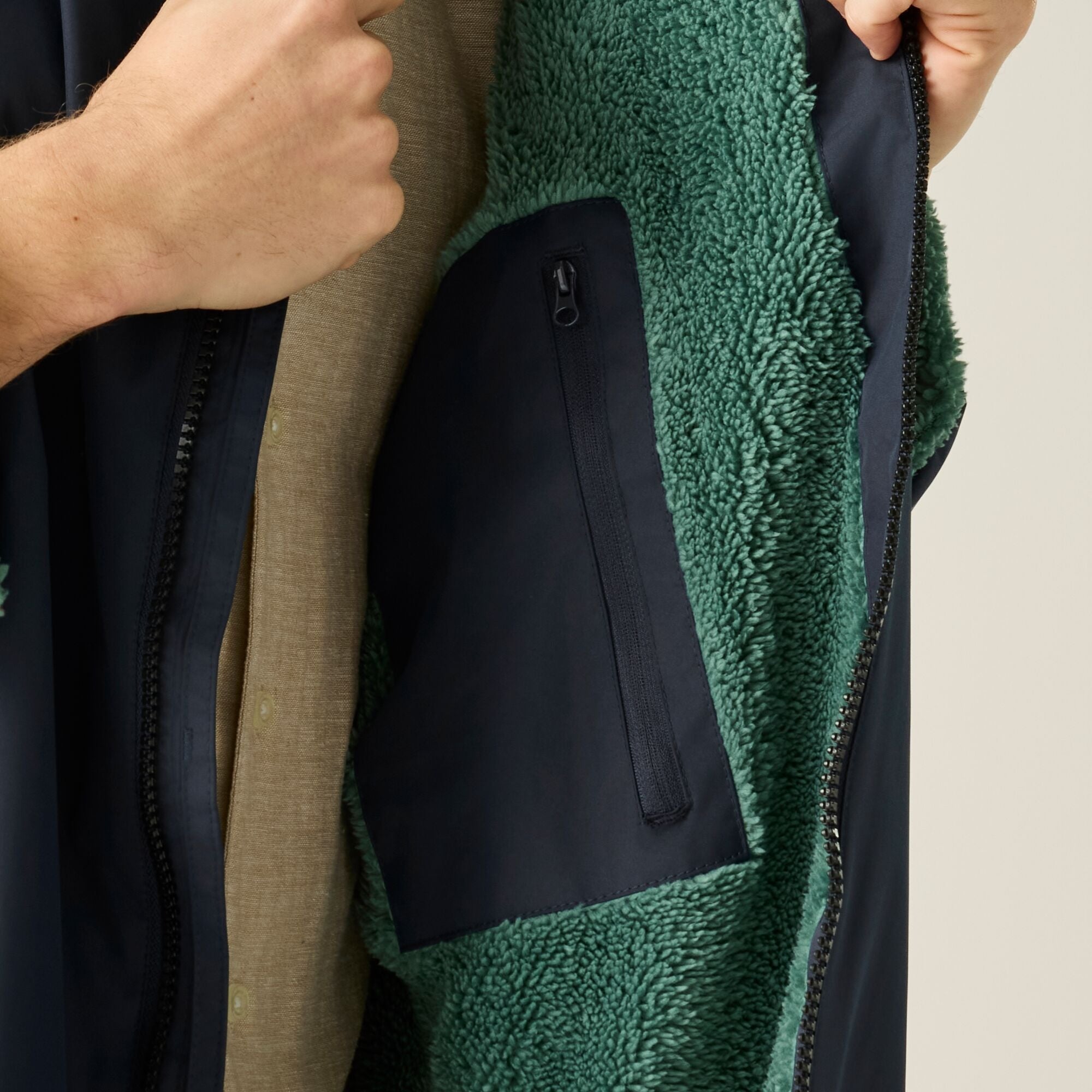 Regatta Adult Waterproof Robe - Navy &amp; Ivy Moss