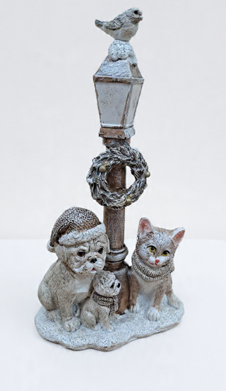 Christmas Dogs &amp; Lantern 18cm